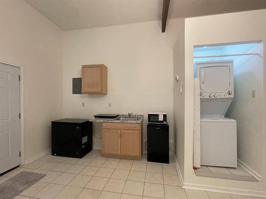 STUDIO - FOR RENT