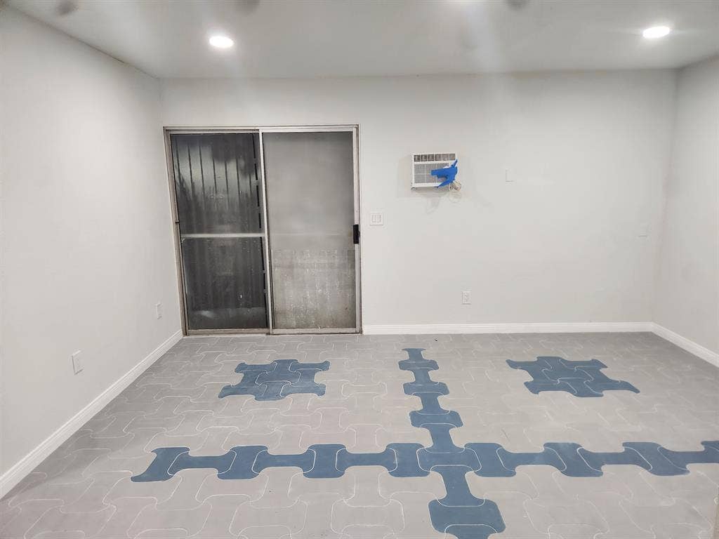 Room for rent in Willowbrook Area