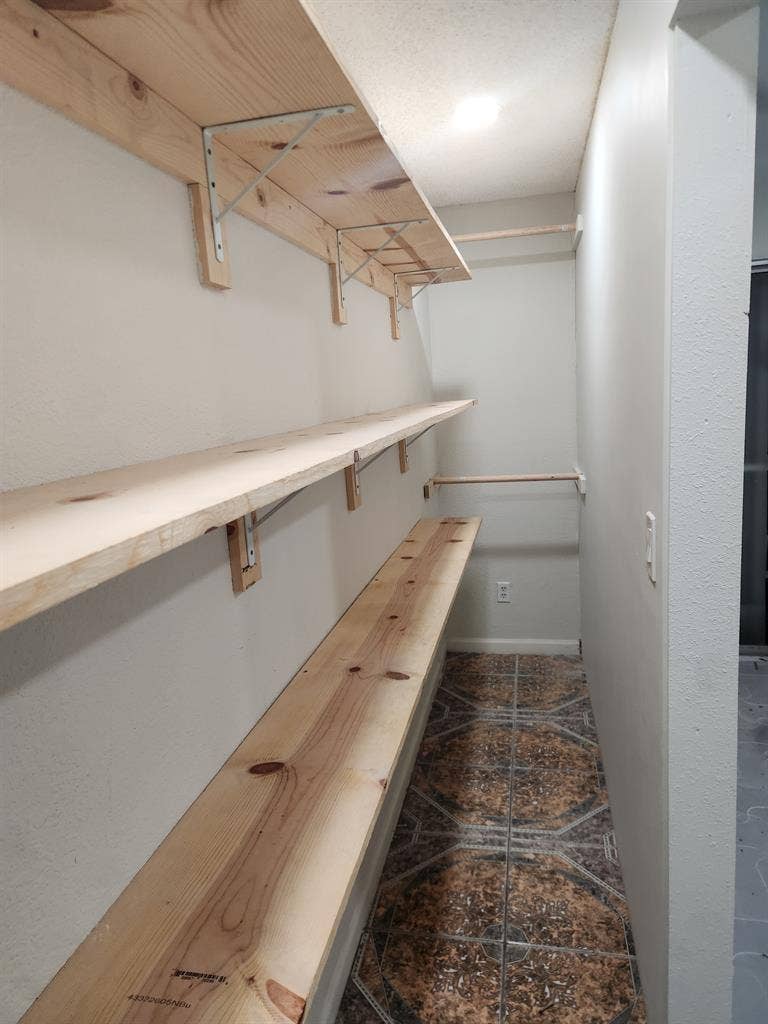 Room for rent in Willowbrook Area