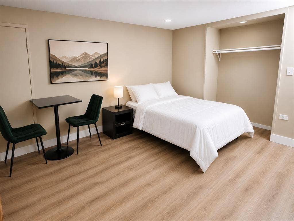 Large 15x12 Master Room w Chef!