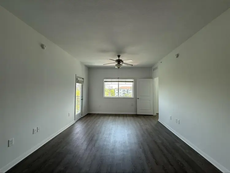 Female roommate|North Miami|2b2b