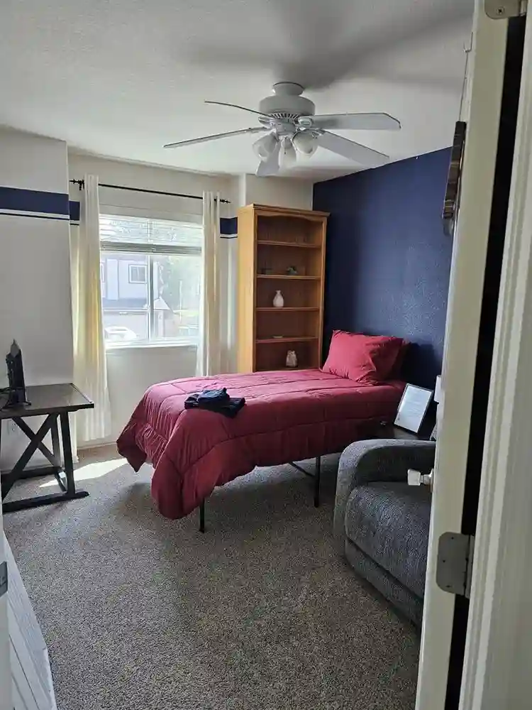 2 rooms (1 bdrm & office/living)