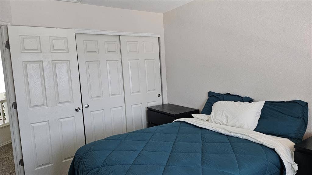 2 rooms (1 bdrm & office/living)