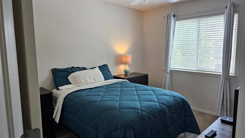 2 rooms (1 bdrm & office/living)