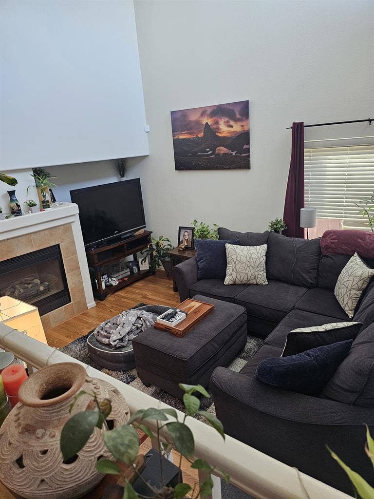 2 rooms (1 bdrm & office/living)