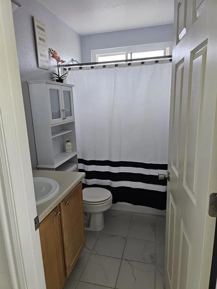 2 rooms (1 bdrm & office/living)