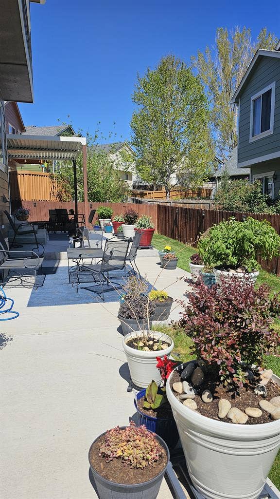 2 rooms (1 bdrm & office/living)