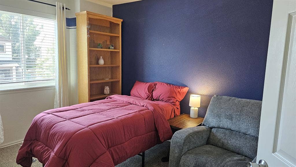 2 rooms (1 bdrm & office/living)