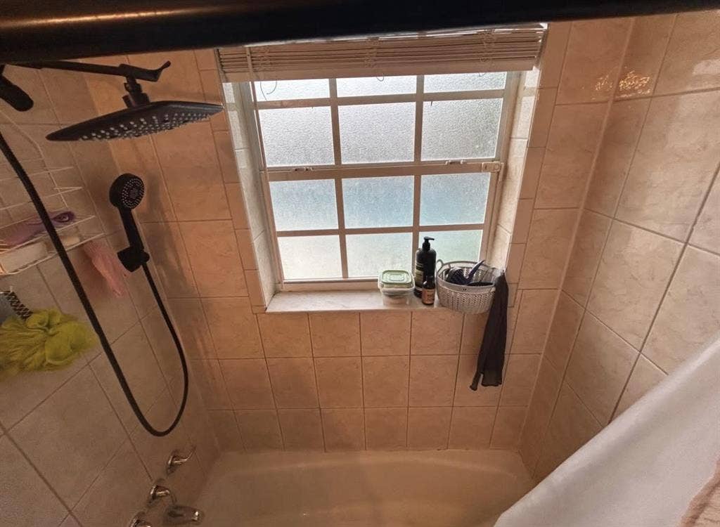 Room for Rent (close to main rd)