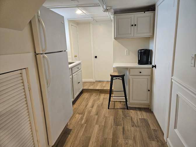1 bedroom basement apt