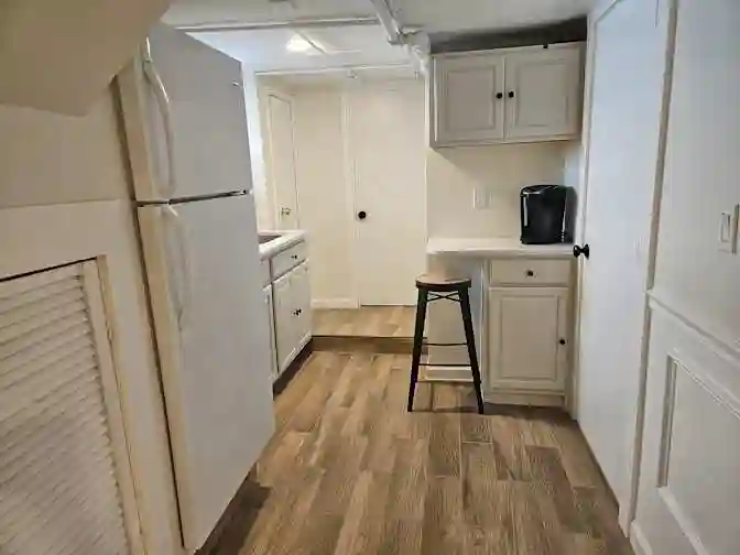 1 bedroom basement apt