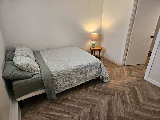 1 bedroom basement apt