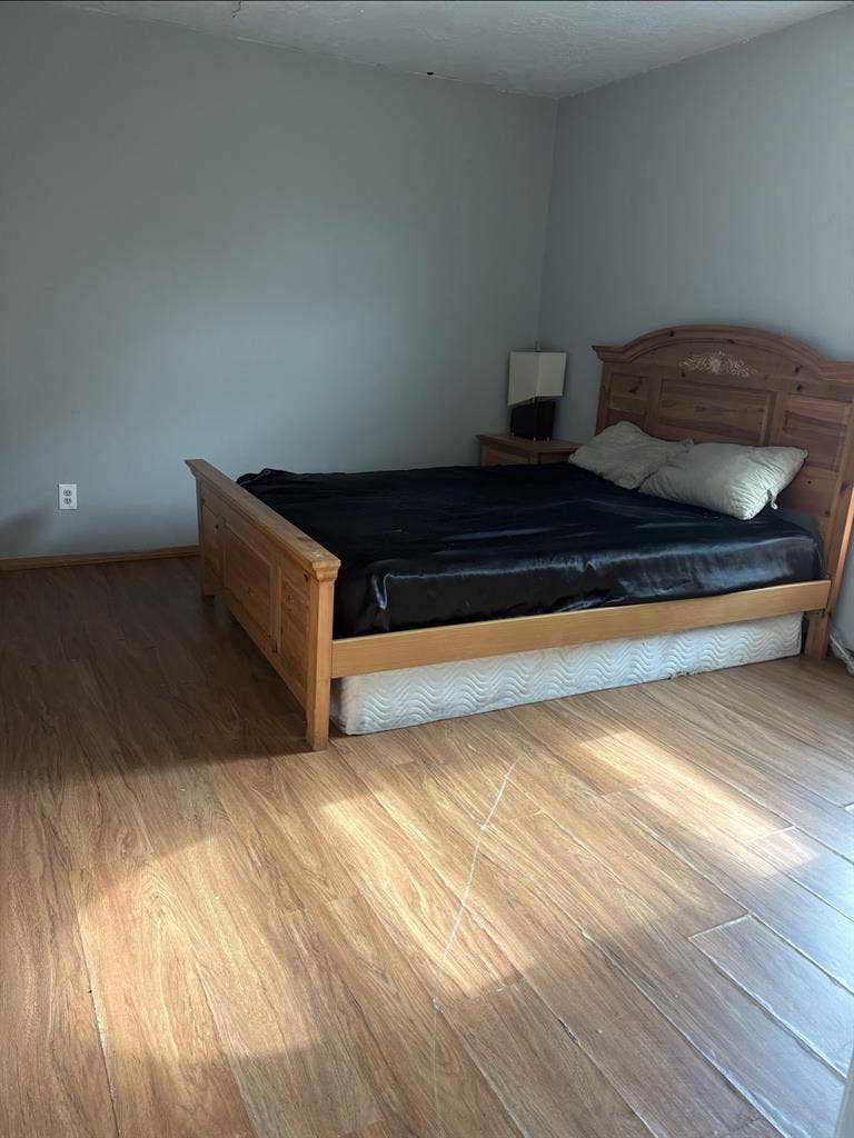 Spring Branch, Houston - $800/month