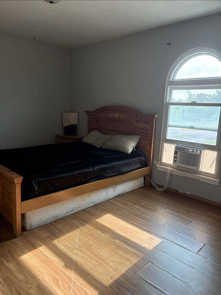 Spring Branch, Houston - $800/month