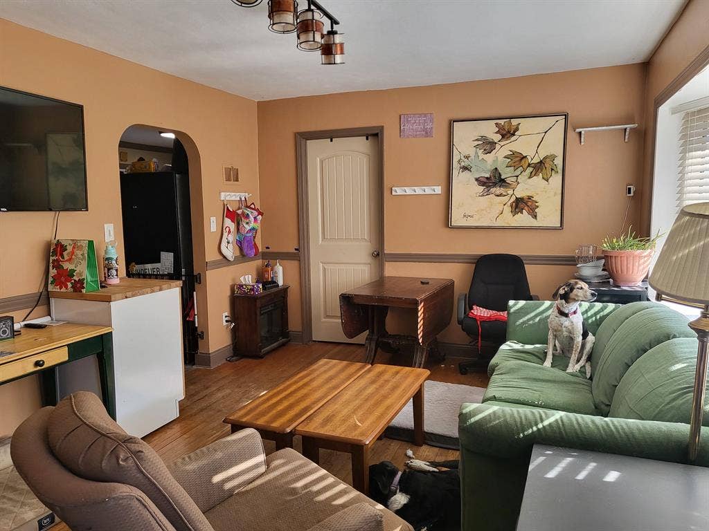 Furnished Room, Winghaven