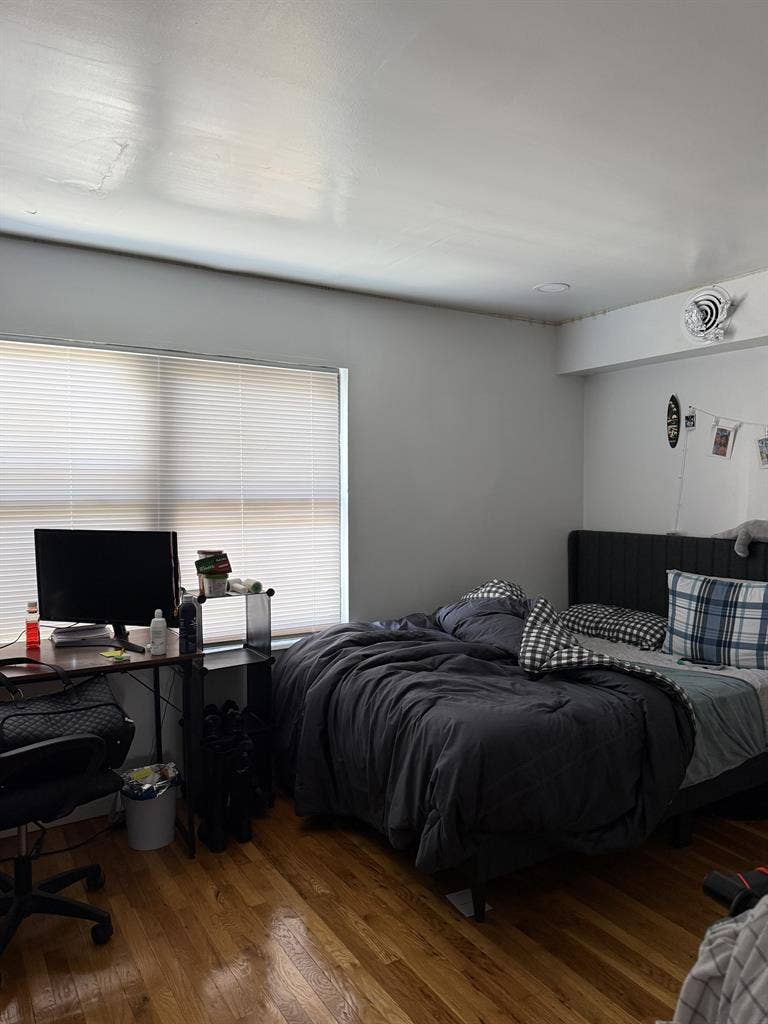 Large Room Spacious Home - Near NYC