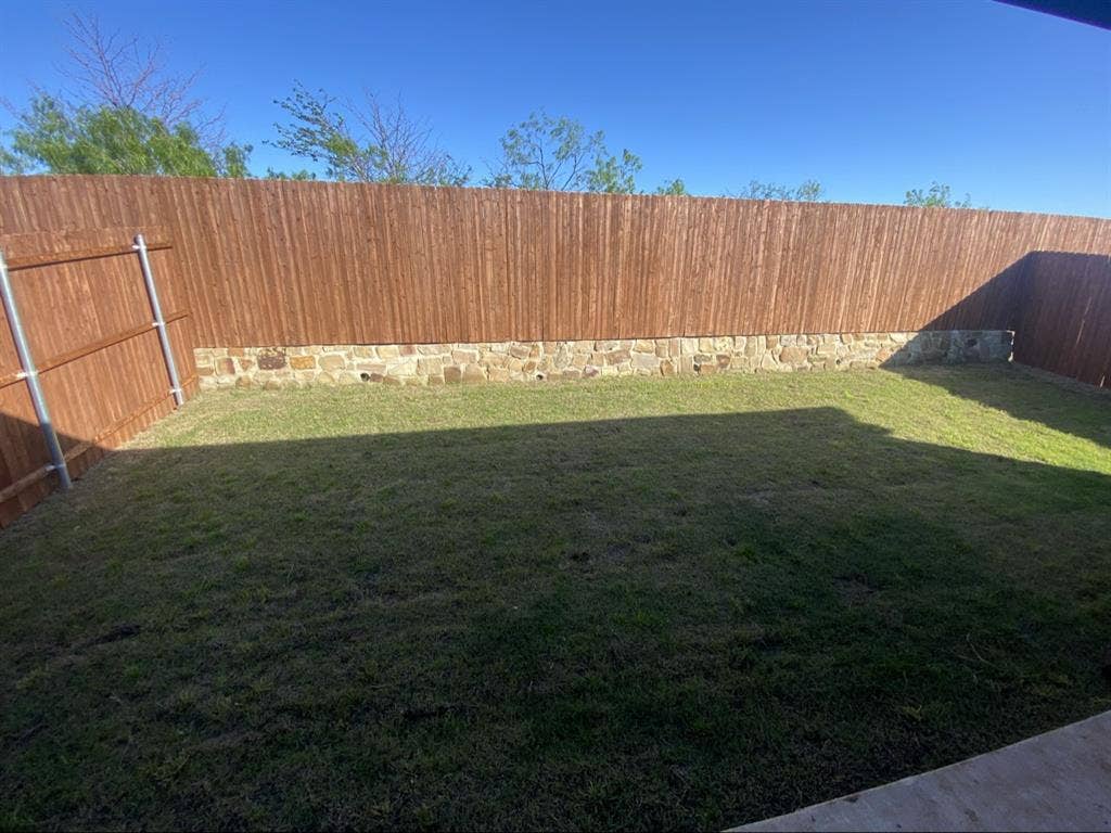 ISO Female Tenant ONLY Prices