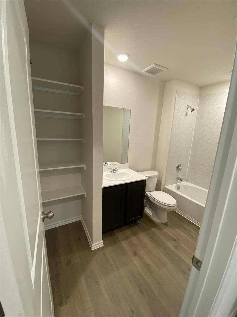 ISO Female Tenant ONLY Prices