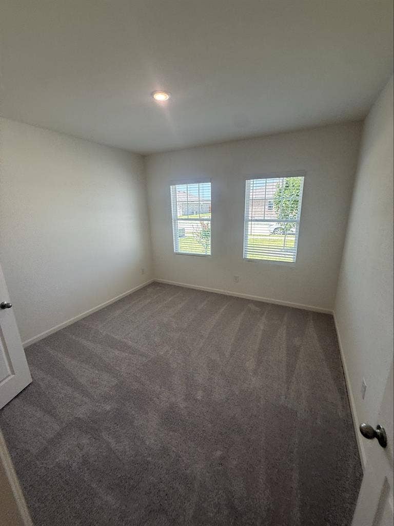 Rent a room for $850/monthhs