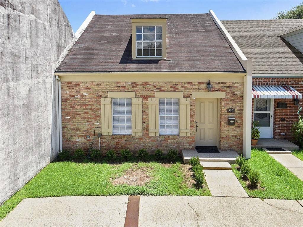 3 bedroom 2 bathroom town house!!!!