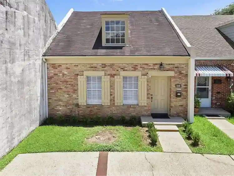 3 bedroom 2 bathroom town house!!!!