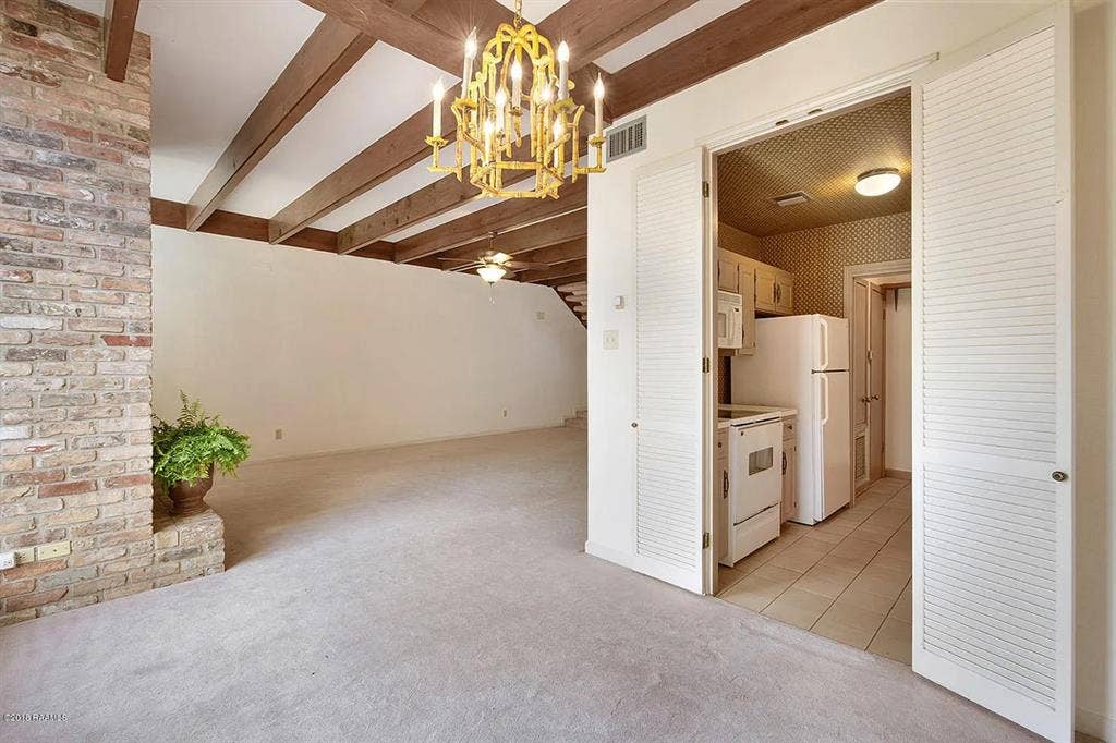 3 bedroom 2 bathroom town house!!!!