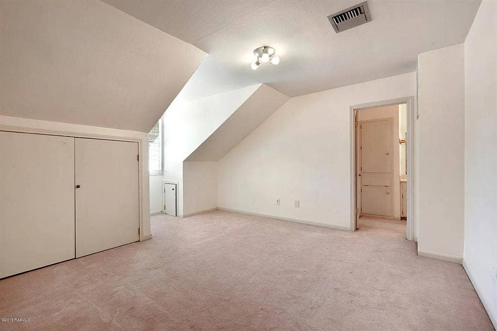 3 bedroom 2 bathroom town house!!!!