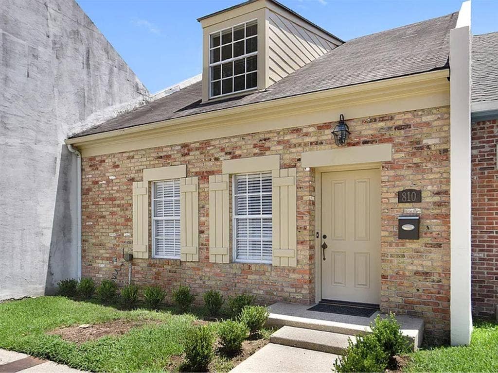 3 bedroom 2 bathroom town house!!!!