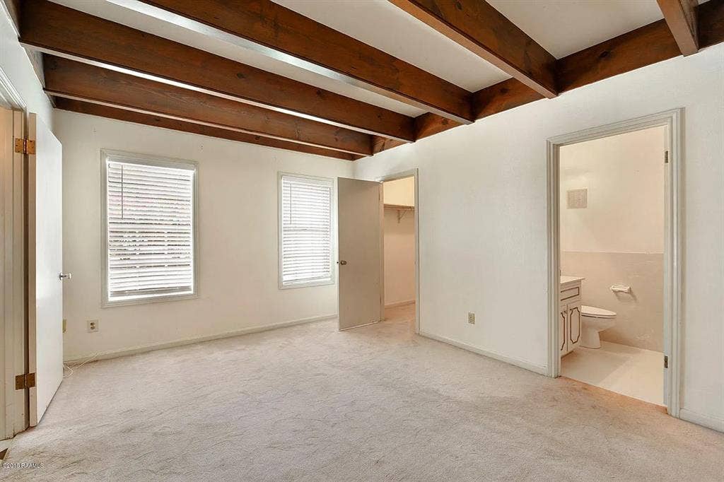3 bedroom 2 bathroom town house!!!!