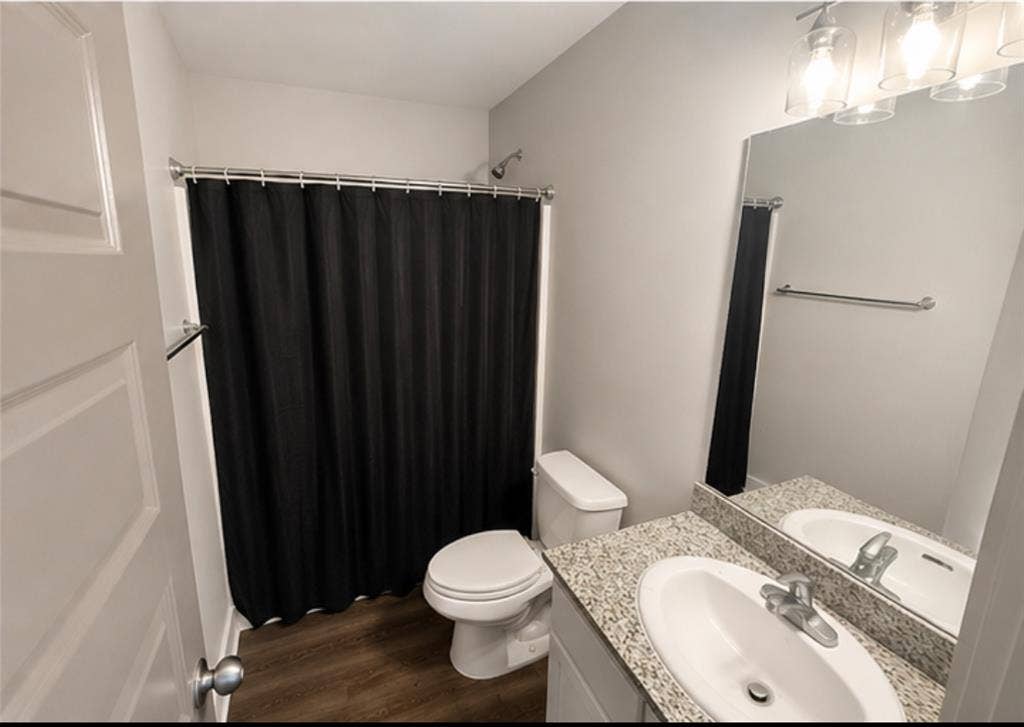 Haven of Athens room lease takeover