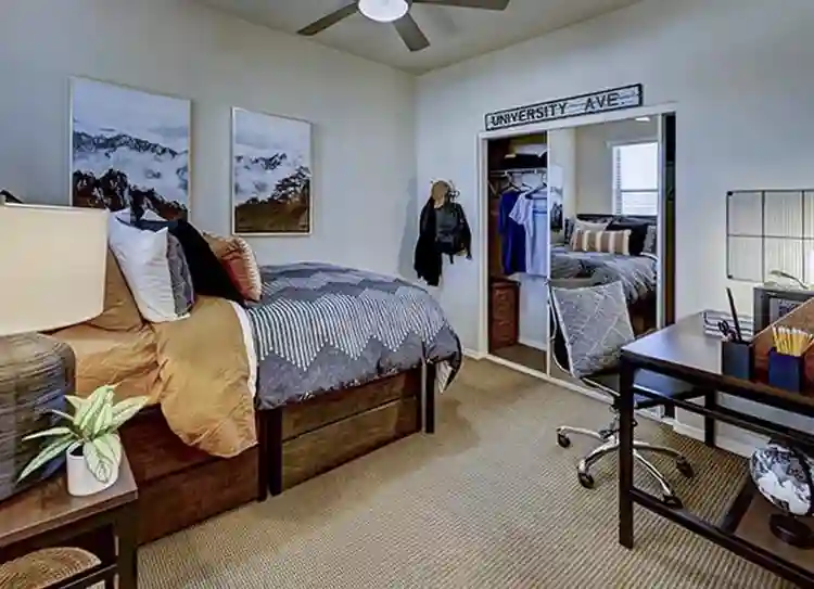 Looking to Relet my lease! NAU