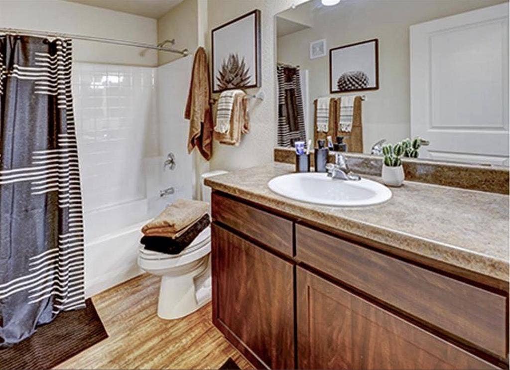 Looking to Relet my lease! NAU