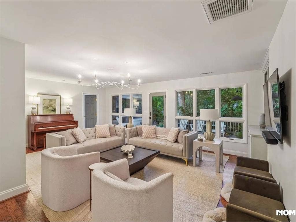 4 BEDROOM FOR RENT NEW RENOVATED