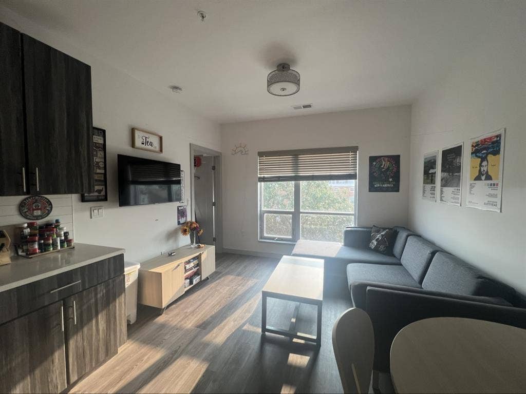 1BR/1BA relet $4500 incentive!