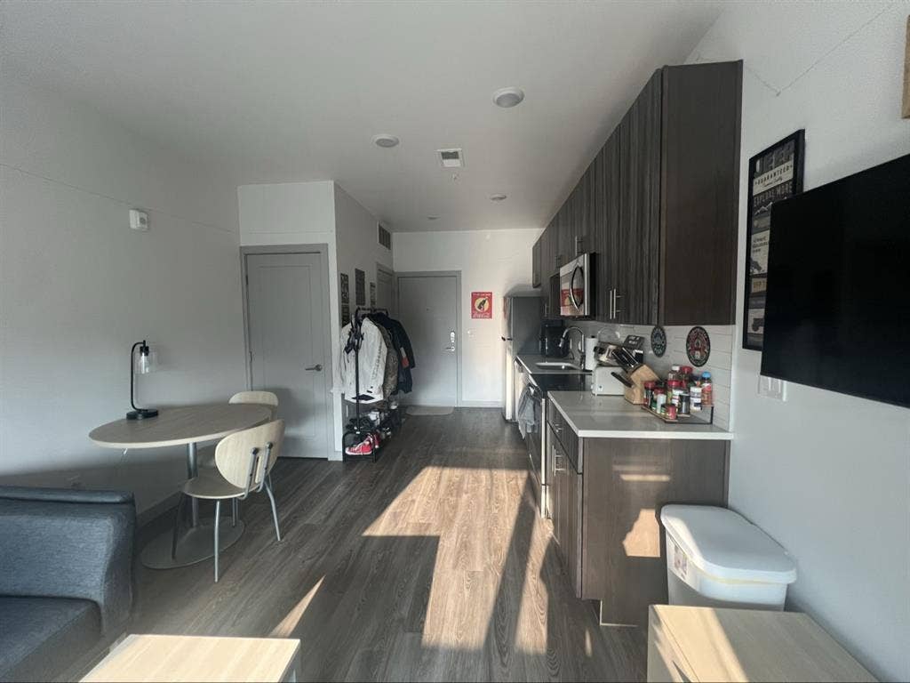 1BR/1BA relet $4500 incentive!