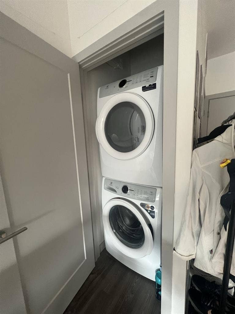 1BR/1BA relet $4500 incentive!