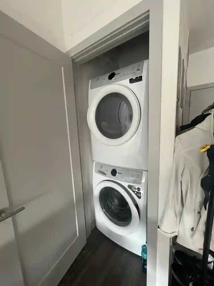 1BR/1BA relet $4500 incentive!