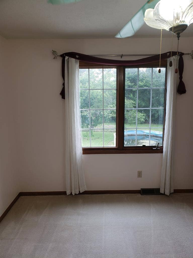 Room for Rent in large 2 story home