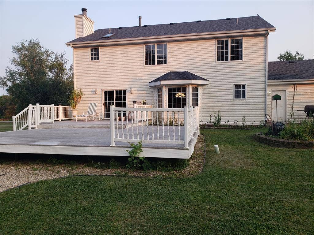 Room for Rent in large 2 story home