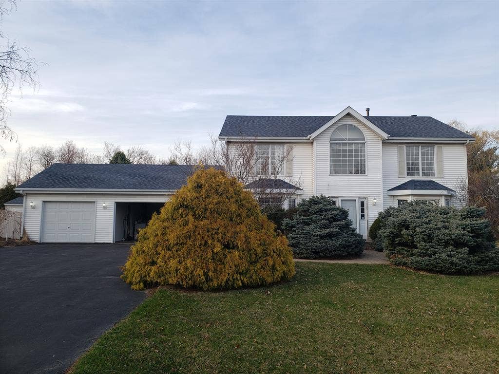 Room for rent in large 2 story home
