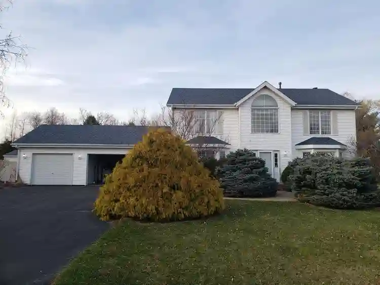 Room for rent in large 2 story home
