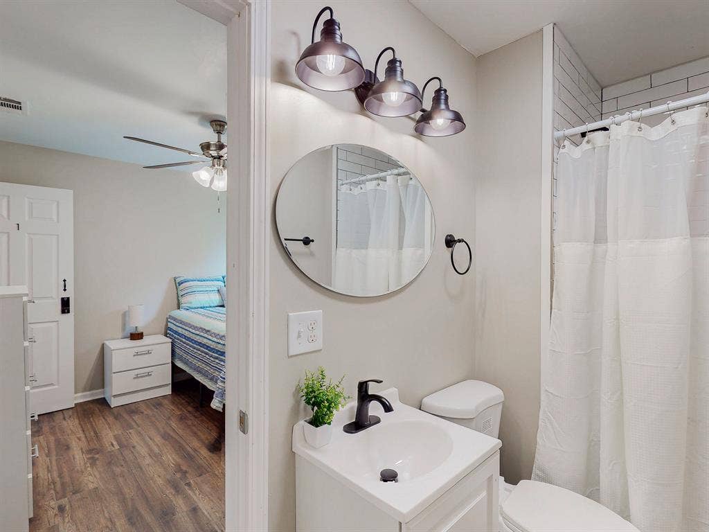 Room with private bath in Decatur