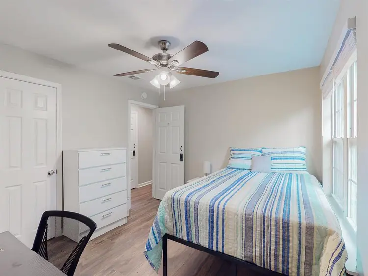 Room with private bath in Decatur