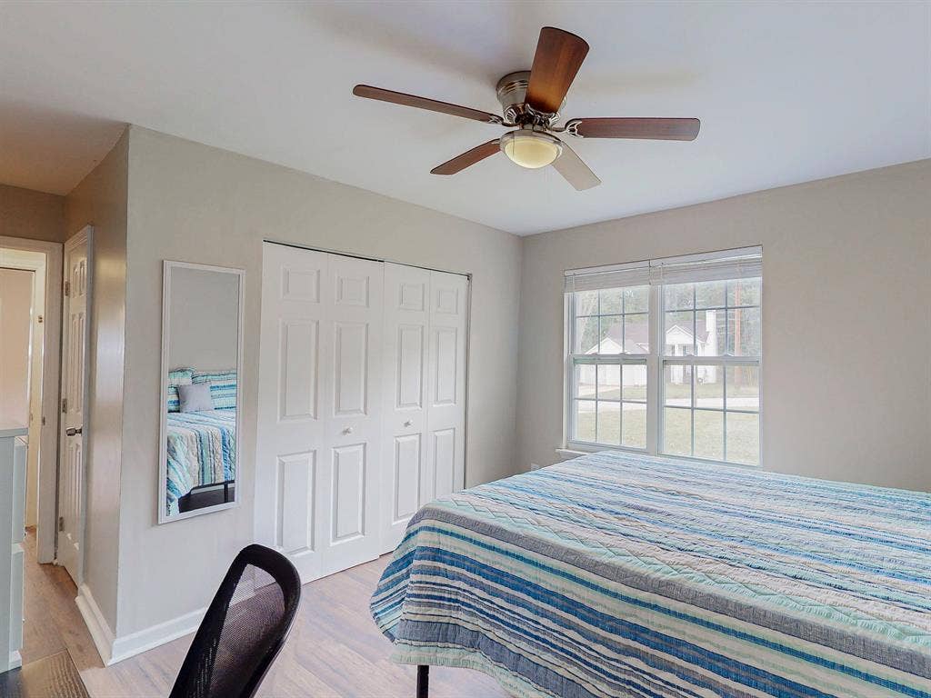 Room with shared bath in Decatur