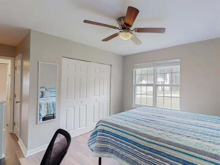 Room with shared bath in Decatur