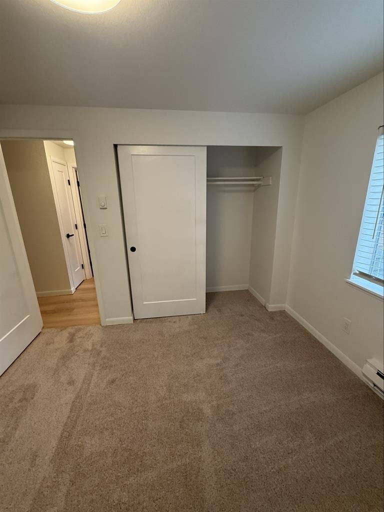 ISO a roommate in Federal Way