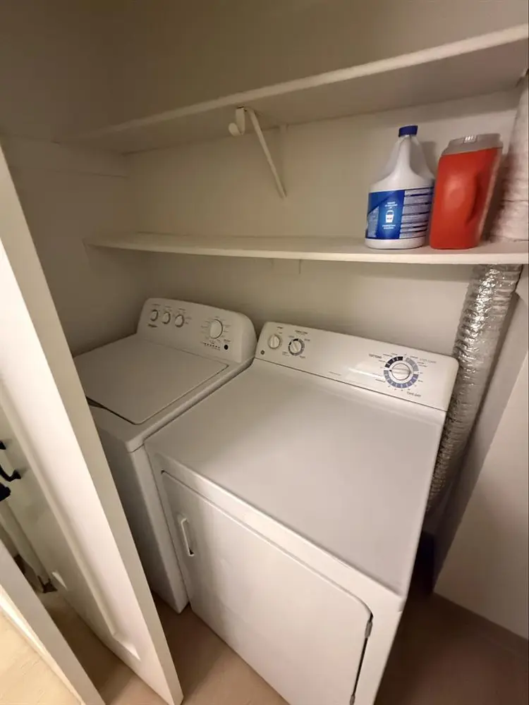 ISO a roommate in Federal Way