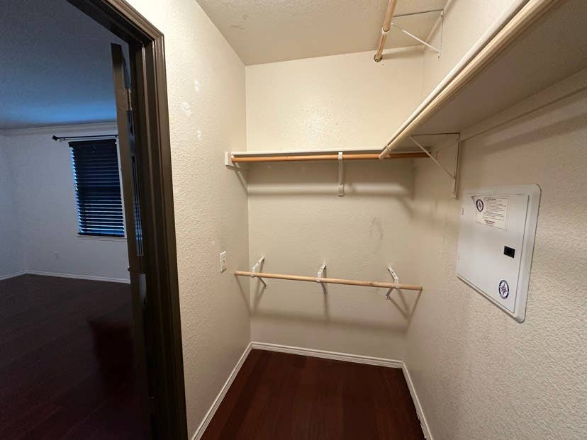 Frisco room with awesome bathroom!