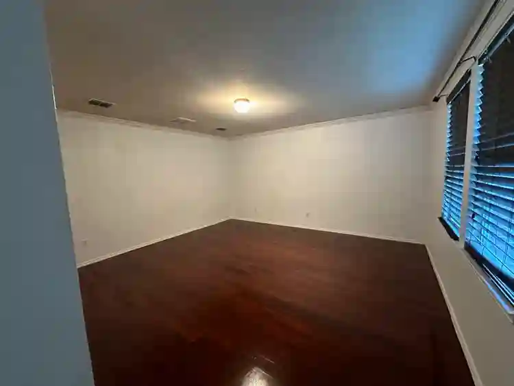 Frisco room with awesome bathroom!