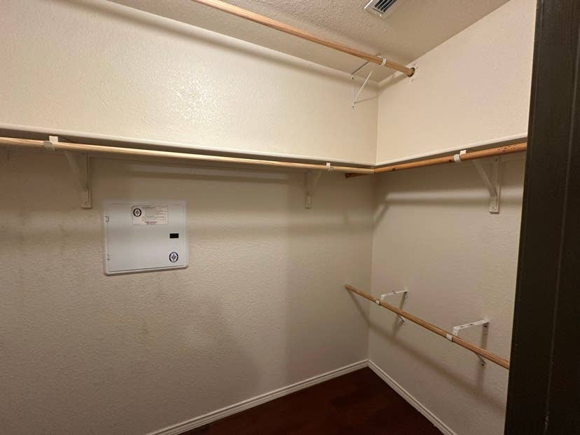 Frisco room with awesome bathroom!